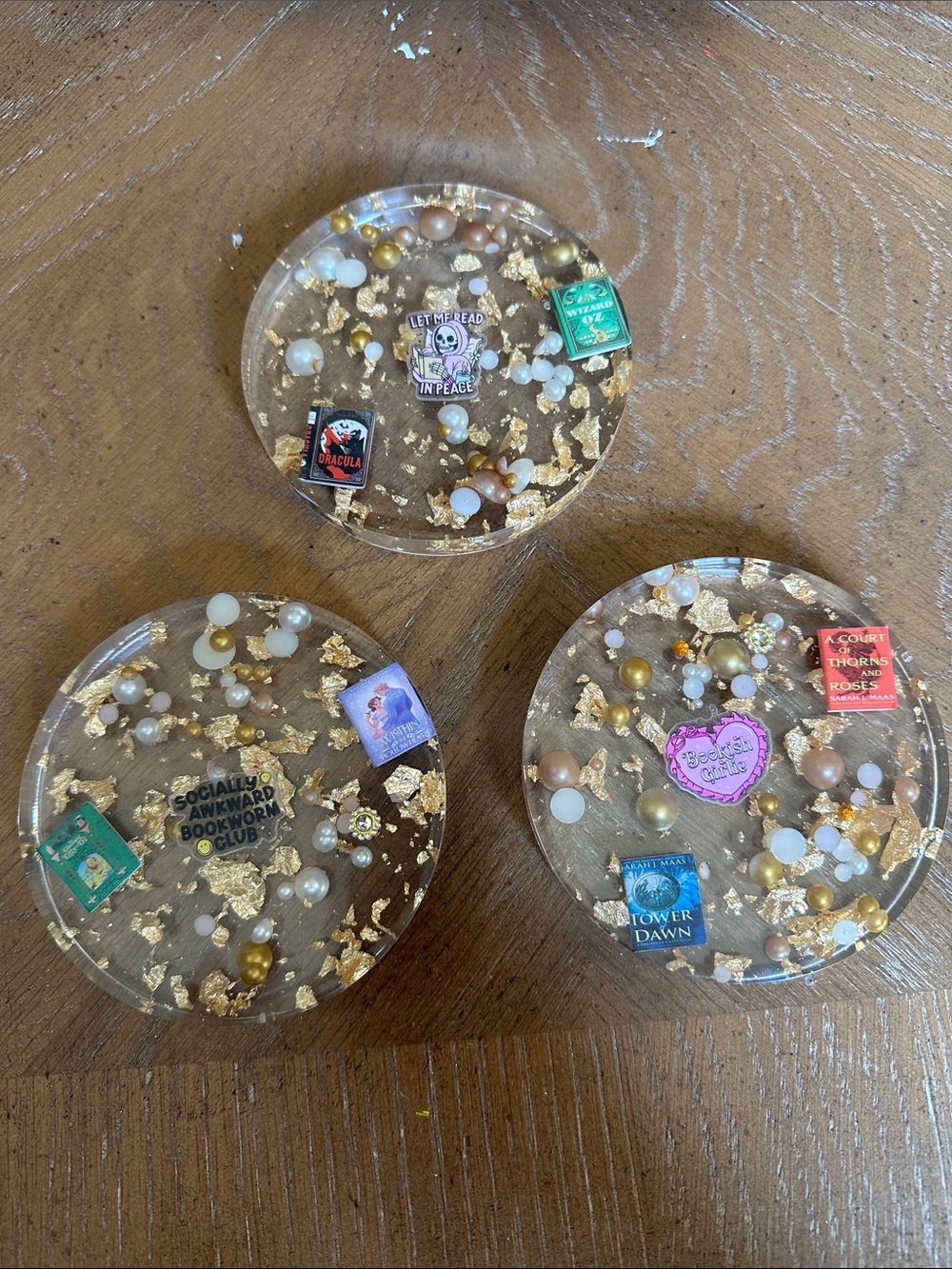 📚Book lover 📚Resin Coaster Set with mini books and gold accents (3)